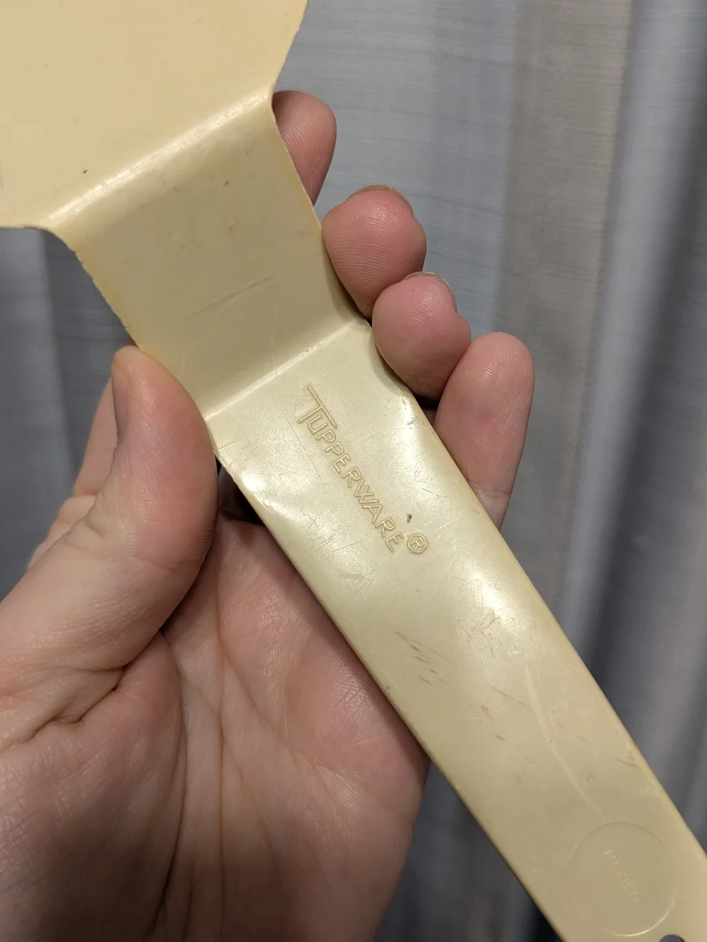 Tupperware Pie Cake Quiche Server Ivory White Plastic 1228-8 Vintage